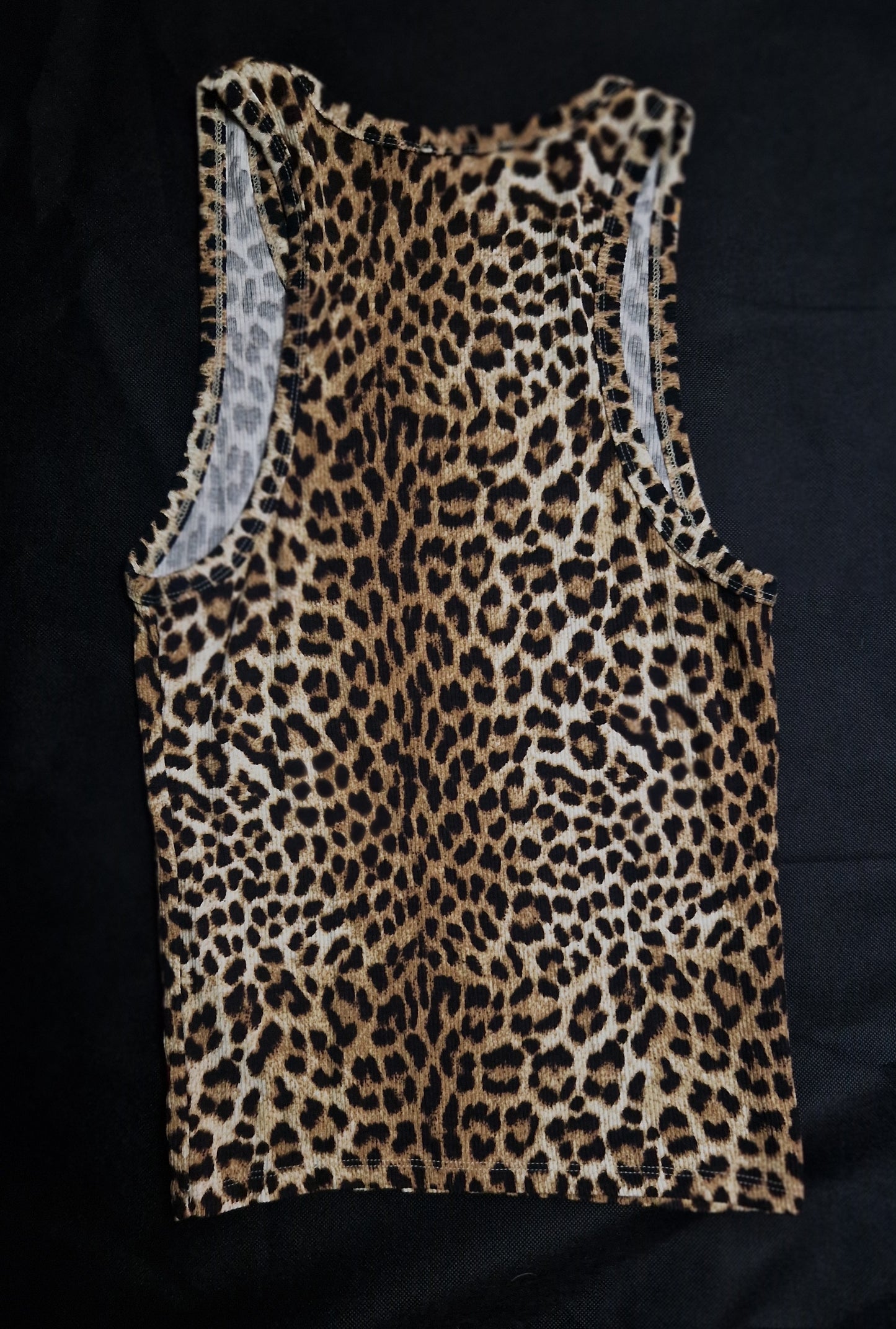 Tank top leaopart lips and tongue