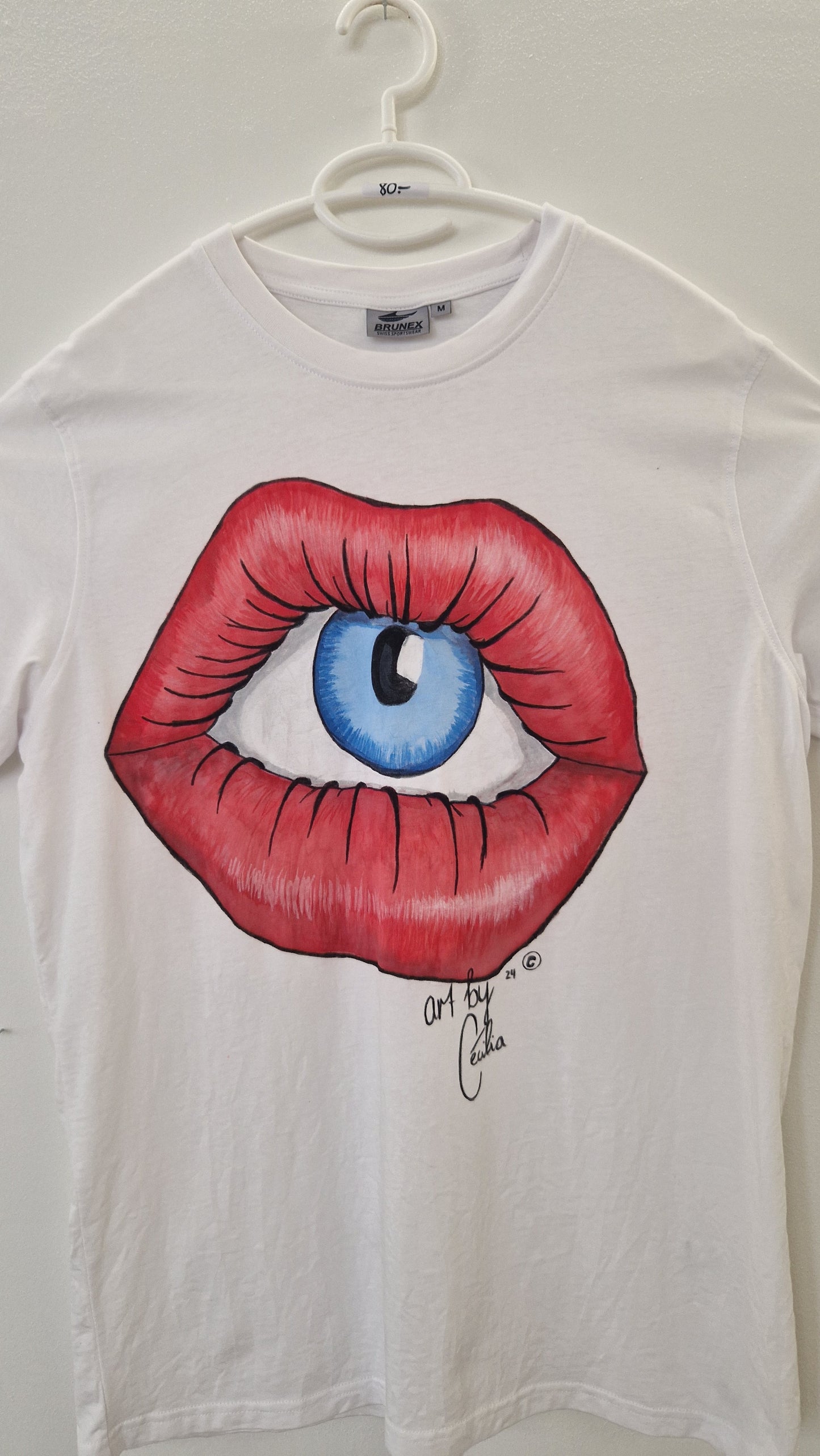 T-Shirt Blue eye in red lip