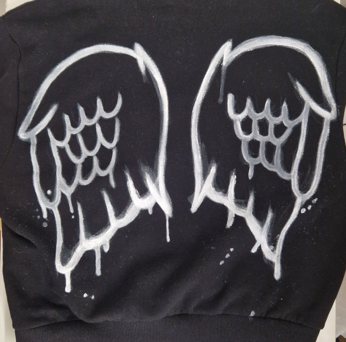 Sweater short cross and wings