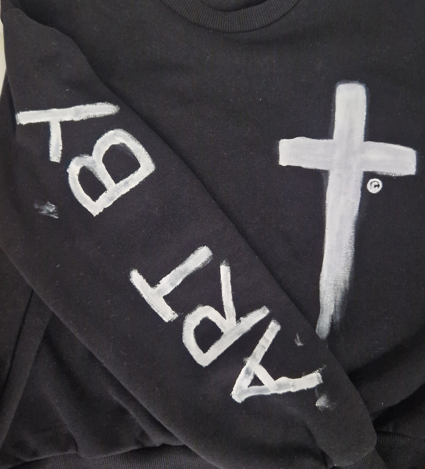 Sweater short cross and wings