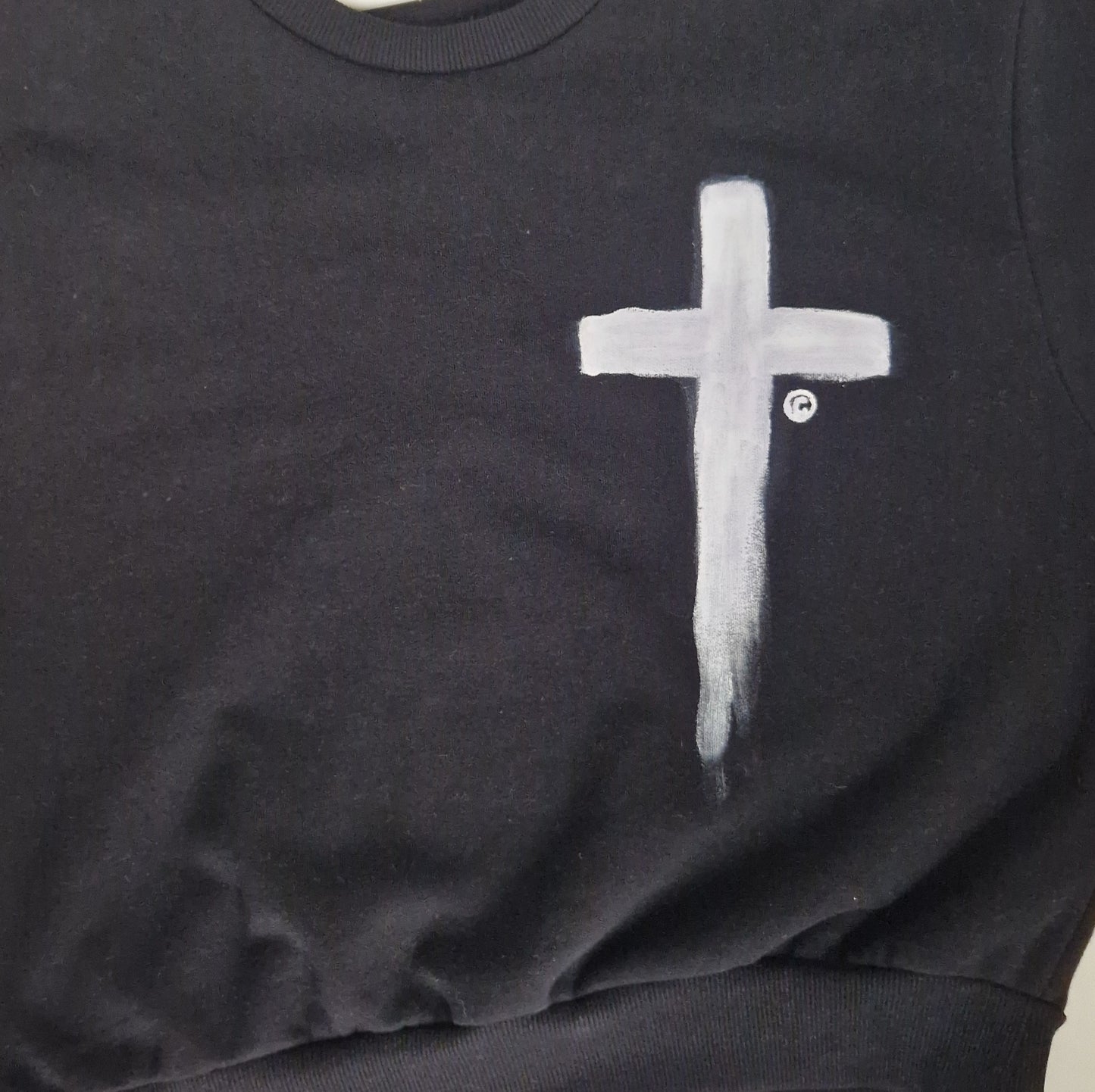 Sweater short cross and wings