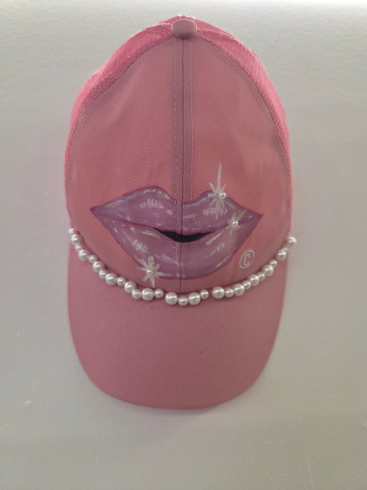 Cap Lips and pearls
